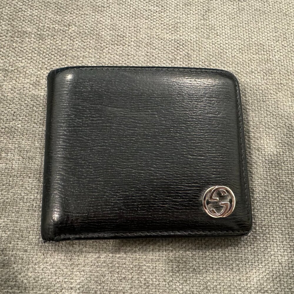 Gucci Bi-Fold Leather Wallet with Interlocking GG Logo - Black